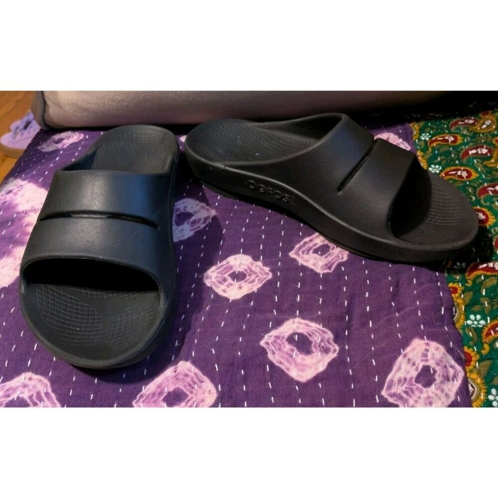 Oofos OOahh Sandals Mens Size 10 Black Beach Walking Outdoor Recovery Slide